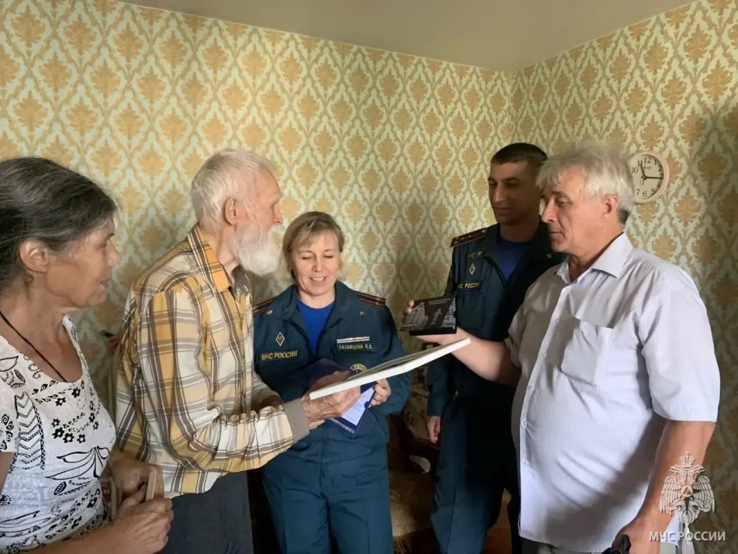 Достойный возраст- достойному человеку ! Достойный возраст- достойному человеку !