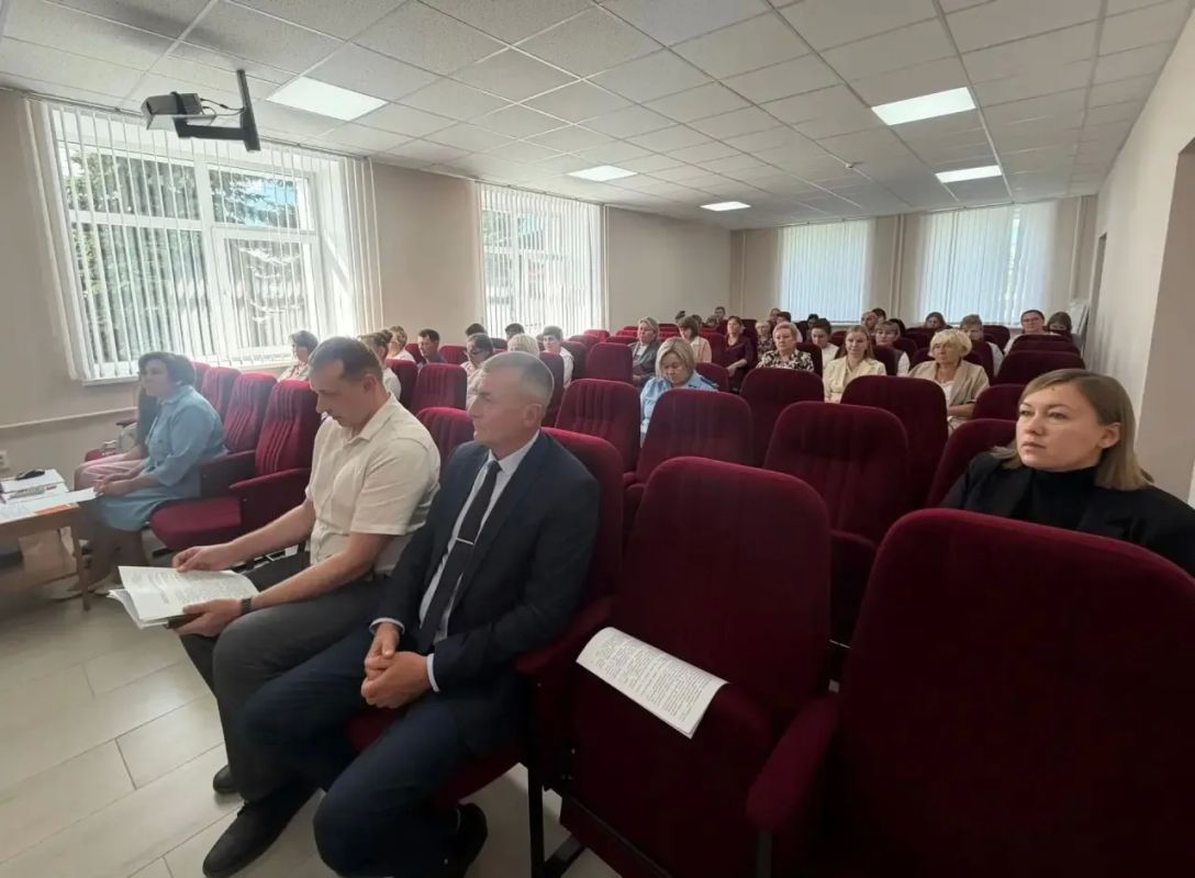 Михаил Васютин оценил исполнение наказов избирателей и новые форматы работы депутатов в Куженерском районе Михаил Васютин оценил исполнение наказов избирателей и новые форматы работы депутатов в Куженерском районе