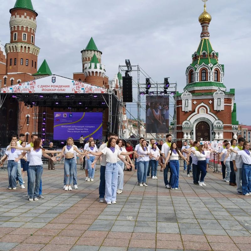 На Патриаршей прошел флэшмоб работающей молодежи «Мы в танцах едины» На Патриаршей прошел флэшмоб работающей молодежи «Мы в танцах едины»