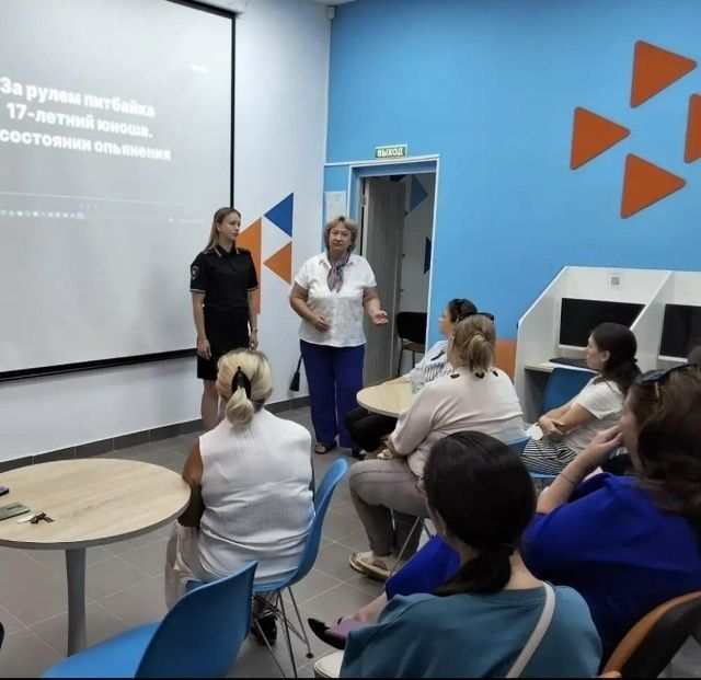 В Волжске состоялась встреча сотрудников Госавтоинспекции с участницами женского клуба «Мягкая сила», посвященная безопасности детей на дорогах В Волжске состоялась встреча сотрудников Госавтоинспекции с участницами женского клуба «Мягкая сила», посвященная безопасности детей на дорогах
