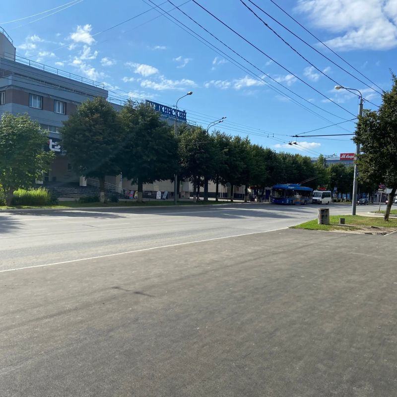 Тротуар по улице Первомайской преображается и с каждым днём становится удобнее для пешеходов! Тротуар по улице Первомайской преображается и с каждым днём становится удобнее для пешеходов!