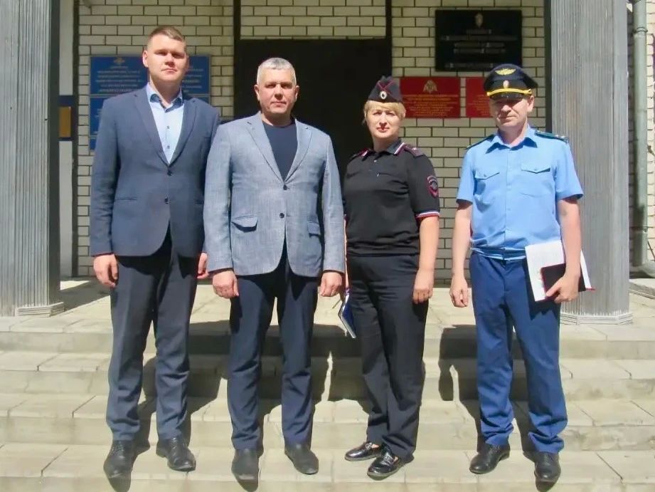 В рамках совместной работы Уполномоченный по правам человека в Республике Марий Эл и Горномарийский межрайонный прокурор посетили изолятор временного содержания и специальные помещения для задержанных в МО МВД России...