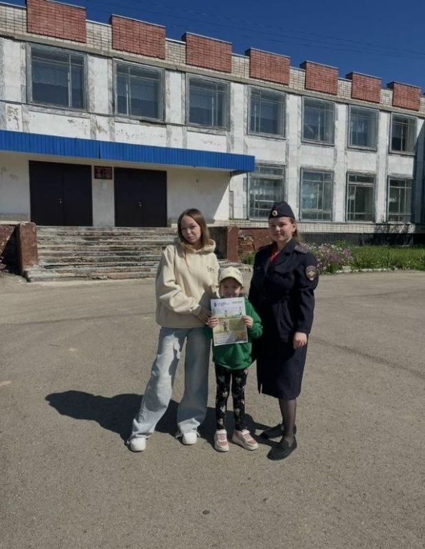 В Советском районе сотрудники Госавтоинспекции напоминают детям о важности быть внимательными на дороге в летний период В Советском районе сотрудники Госавтоинспекции напоминают детям о важности быть внимательными на дороге в летний период