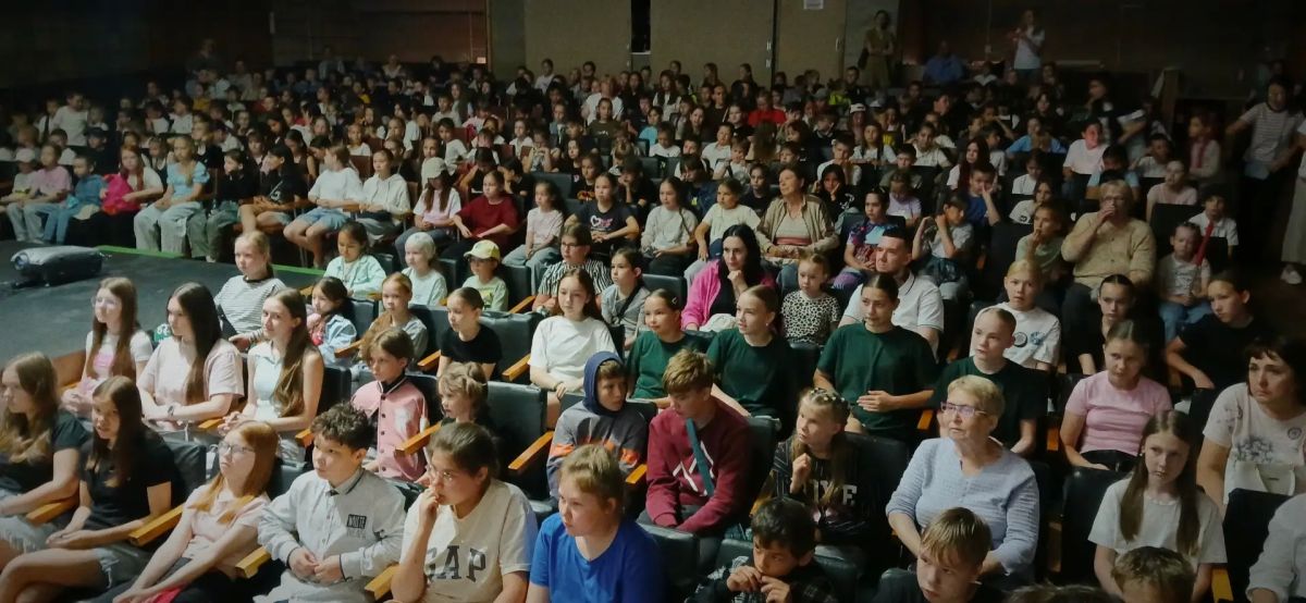 Когда в июне фильм «Последний лепесток» начали показывать в детских домах и социальных центрах, организаторы не знали, чего ожидать Когда в июне фильм «Последний лепесток» начали показывать в детских домах и социальных центрах, организаторы не знали, чего ожидать
