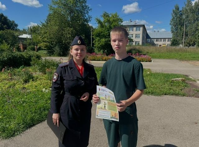 В Советском районе сотрудники Госавтоинспекции напоминают детям о важности быть внимательными на дороге в летний период В Советском районе сотрудники Госавтоинспекции напоминают детям о важности быть внимательными на дороге в летний период