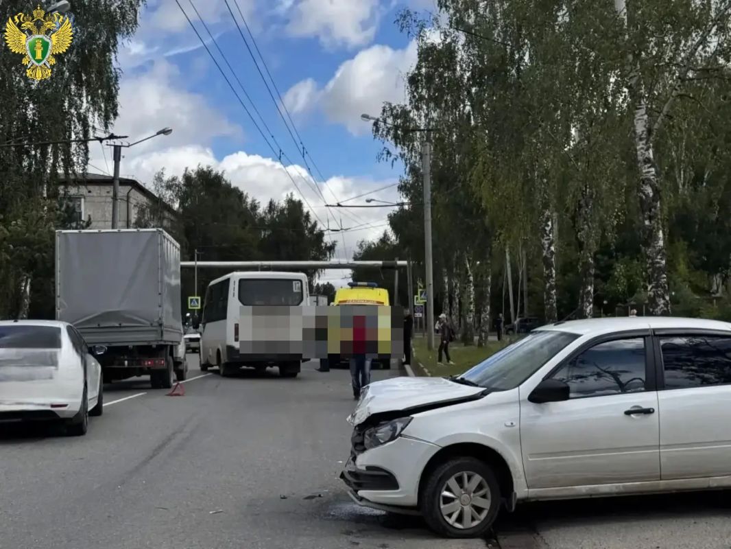 По предварительной информации, 13.08.2026 около 09 часов 45 минут в районе дома № 57 по ул. Карла Либкнехта г. Йошкар-Ола произошло дорожно-транспортное происшествие с участием автомобиля Lada Granta и автобуса ГАЗ По предварительной информации, 13.08.2026 около 09 часов 45 минут в районе дома № 57 по ул. Карла Либкнехта г. Йошкар-Ола произошло дорожно-транспортное происшествие с участием автомобиля Lada Granta и автобуса ГАЗ