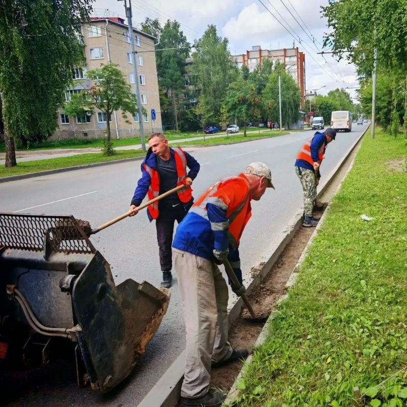 Йошкар-Ола не стоит на месте — пока горожане планируют выходные, коммунальные службы АО «Город» продолжают плановую работу по благоустройству Йошкар-Ола не стоит на месте — пока горожане планируют выходные, коммунальные службы АО «Город» продолжают плановую работу по благоустройству