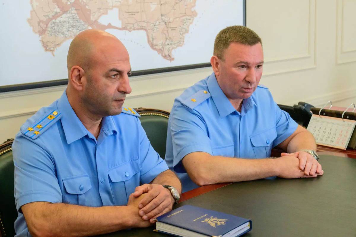 Глава региона Юрий Зайцев встретился с временно исполняющим обязанности руководителя Управления Федеральной службы судебных приставов по Республике Марий Эл Романом Мухортовым Глава региона Юрий Зайцев встретился с временно исполняющим обязанности руководителя Управления Федеральной службы судебных приставов по Республике Марий Эл Романом Мухортовым