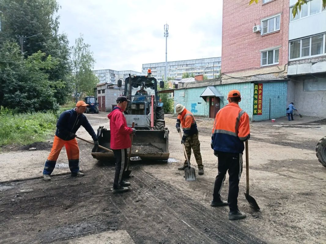 Йошкар-Ола не стоит на месте — пока горожане планируют выходные, коммунальные службы АО «Город» продолжают плановую работу по благоустройству Йошкар-Ола не стоит на месте — пока горожане планируют выходные, коммунальные службы АО «Город» продолжают плановую работу по благоустройству