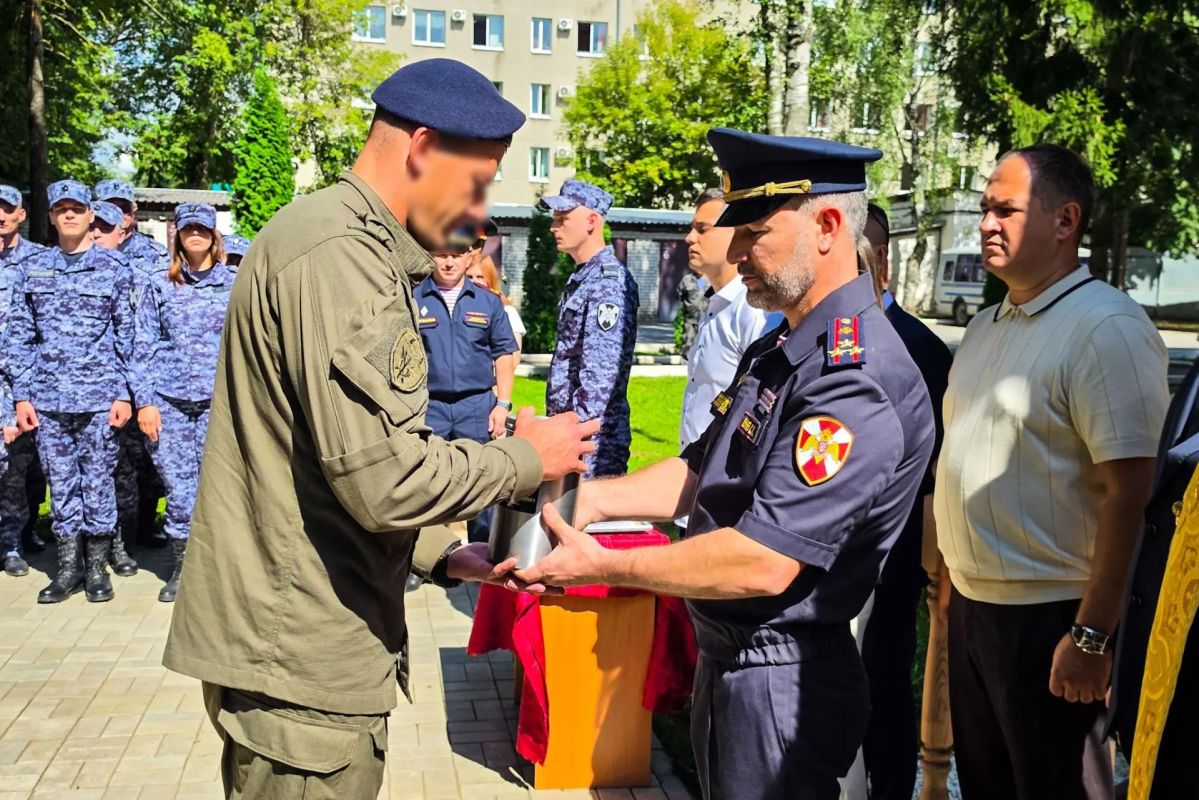 В год 10-летия ведомства и 215-летия войск правопорядка в Управлении Росгвардии по Республике Марий Эл прошла торжественная церемония закладки капсулы с посланием для потомков В год 10-летия ведомства и 215-летия войск правопорядка в Управлении Росгвардии по Республике Марий Эл прошла торжественная церемония закладки капсулы с посланием для потомков