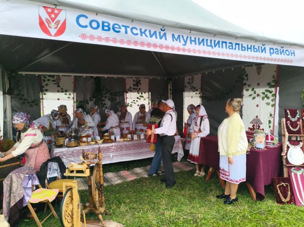 На Медведевском ипподроме стартовал гастрономический фестиваль «Йошка Еш» На Медведевском ипподроме стартовал гастрономический фестиваль «Йошка Еш»