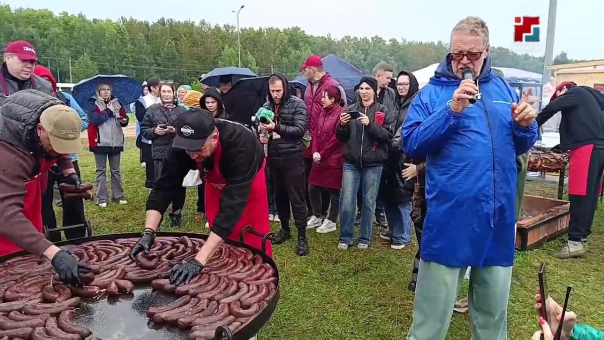 На Медведевском ипподроме в минувшие выходные собрались сотни поваров и рестораторов, а также тысячи гостей из разных регионов страны