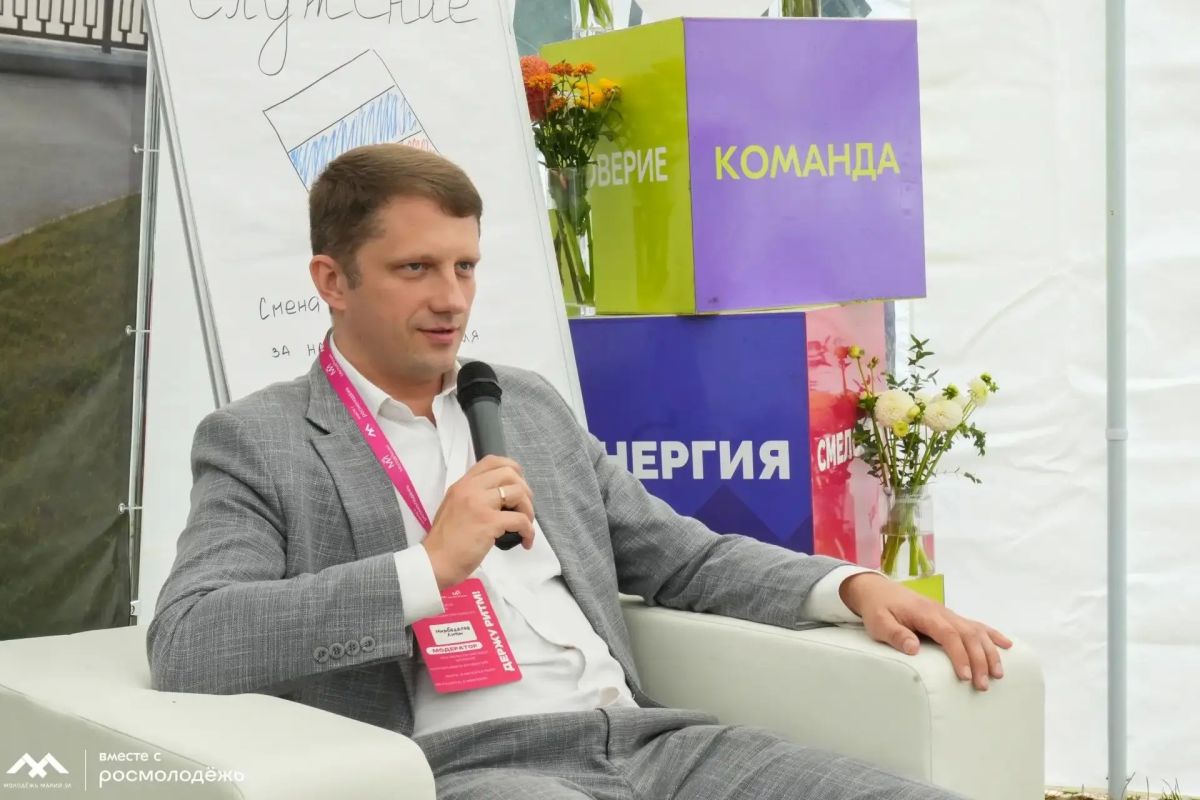Антон Мирбадалев встретился с участниками форума «МолодЙошка» Антон Мирбадалев встретился с участниками форума «МолодЙошка»