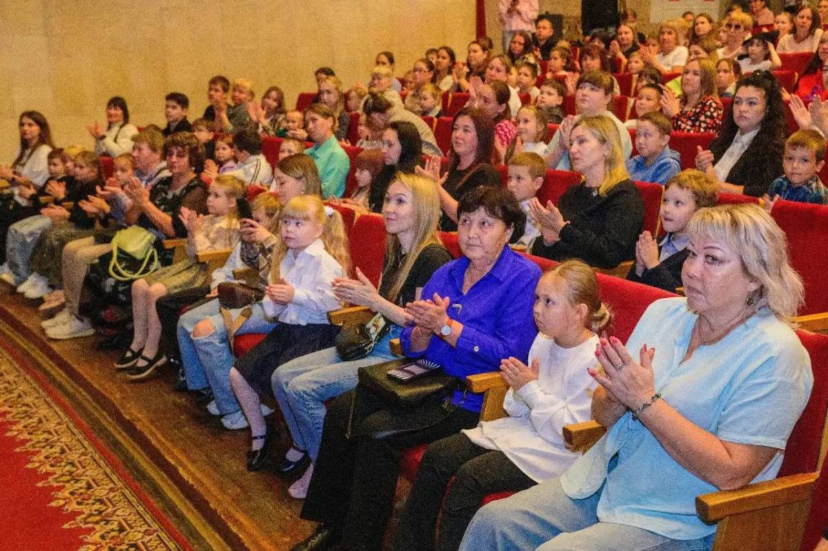Будущим первоклассникам из семей участников СВО вручили школьные наборы Будущим первоклассникам из семей участников СВО вручили школьные наборы