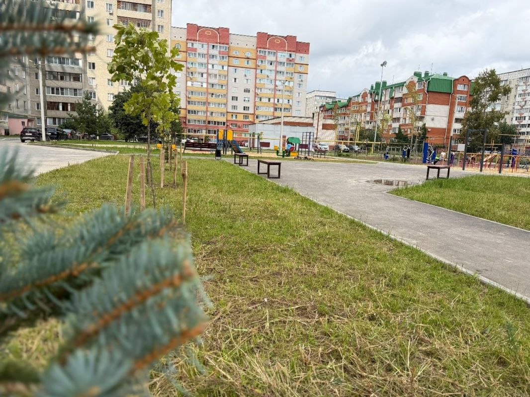В Йошкар-Оле завершили обустройство двора, за который отдали голос 4563 человека В Йошкар-Оле завершили обустройство двора, за который отдали голос 4563 человека