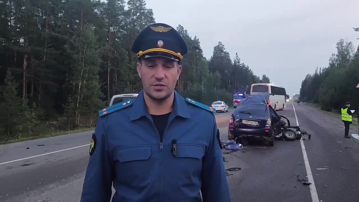 По оперативной информации, 19.08.2026 около 17 часов 10 минут на 69 км автодороги «Вятка» произошло столкновение трёх автомобилей Лада Калина, ВАЗ 2110 и грузового автомобиля Шакман