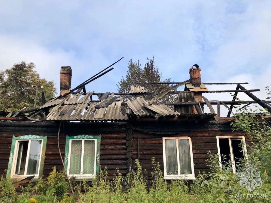 Два человека пострадали на пожаре в деревне Озерки Горномарийского района, который случился сегодня в 04:17