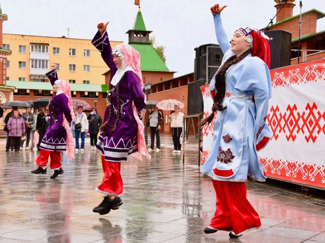 От республики — к округу: Межнациональный патриотический слет в Марий Эл дал старт новому формату и объединит в 2027 году молодежь разных национальностей ПФО От республики — к округу: Межнациональный патриотический слет в Марий Эл дал старт новому формату и объединит в 2027 году молодежь разных национальностей ПФО