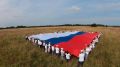 Ко Дню государственного флага России в Марий Эл на вершине горы Чукши развернули огромный российский флаг