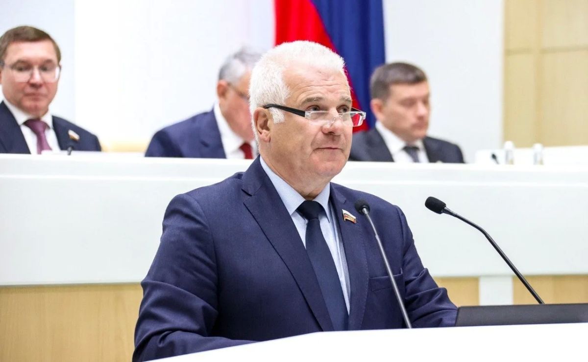 Сенатор от Марий Эл Сергей Мартынов поздравил жителей республики с Днем Государственного флага России