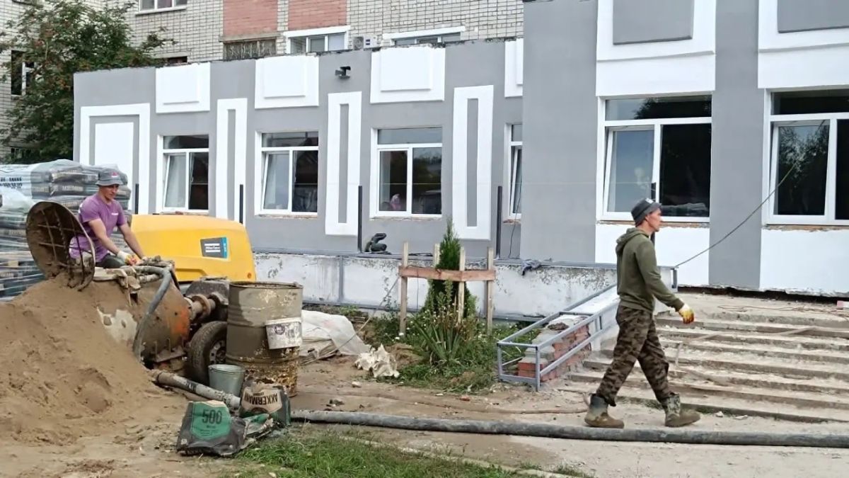 В Центральной библиотеке Волжска завершается капитальный ремонт кровли и фасада В Центральной библиотеке Волжска завершается капитальный ремонт кровли и фасада