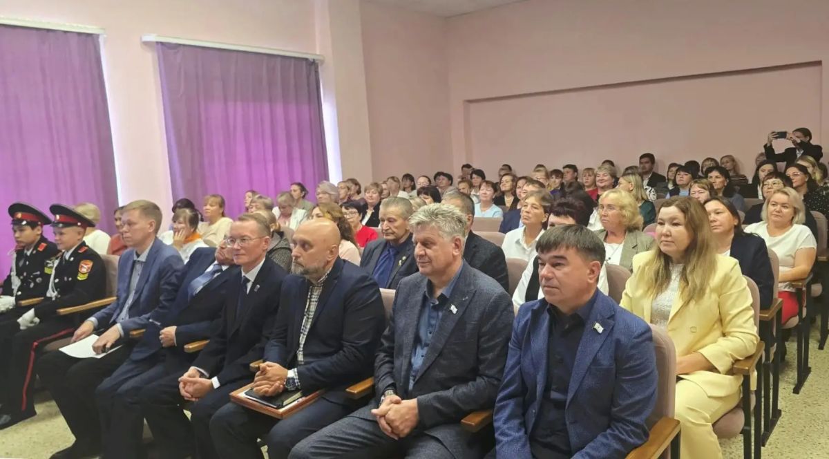 Александр Смирнов: «Вопросы образования – на постоянном парламентском контроле» Александр Смирнов: «Вопросы образования – на постоянном парламентском контроле»