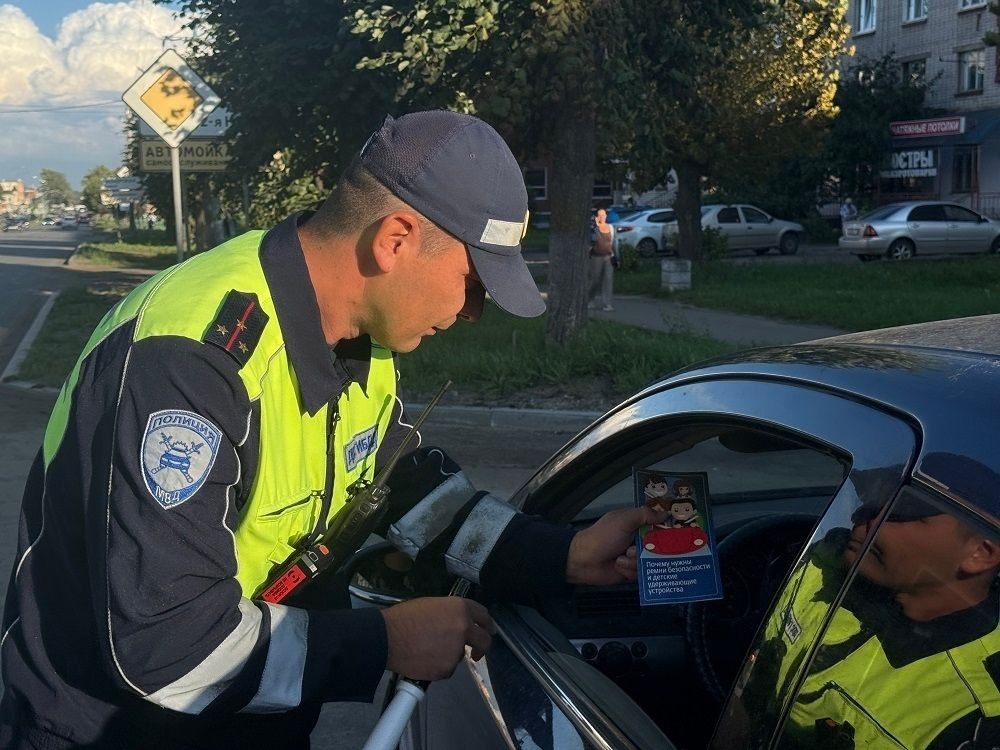 В Марий Эл автоинспекторы напоминают водителям о безопасной перевозке детей в автомобилях В Марий Эл автоинспекторы напоминают водителям о безопасной перевозке детей в автомобилях