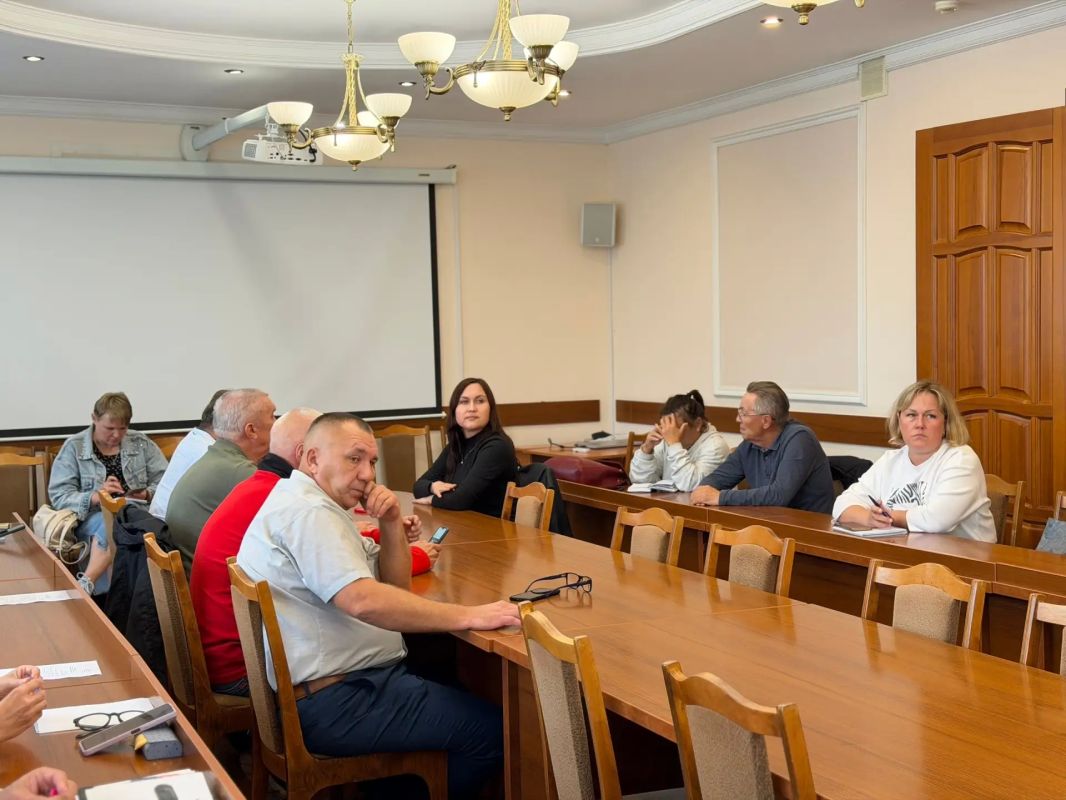 В малом зале администрации города Йошкар-Олы состоялось рабочее совещание с участием руководителей управляющих компаний, председателей ТСЖ и ресурсоснабжающих организаций В малом зале администрации города Йошкар-Олы состоялось рабочее совещание с участием руководителей управляющих компаний, председателей ТСЖ и ресурсоснабжающих организаций