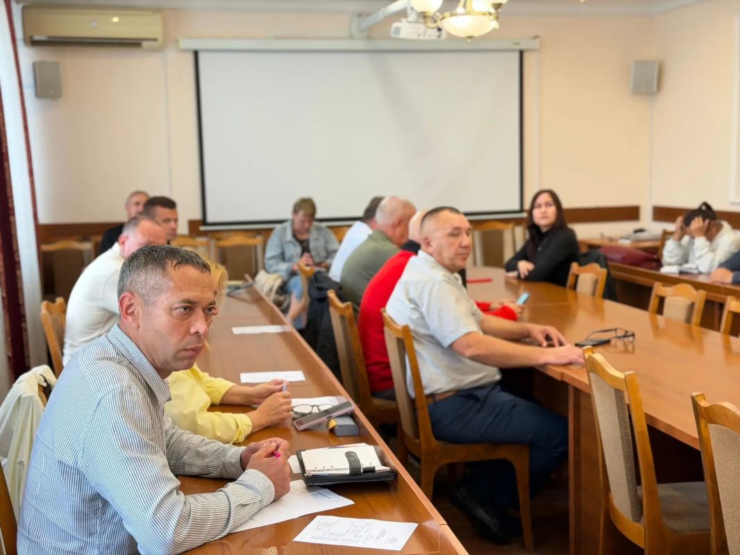 В малом зале администрации города Йошкар-Олы состоялось рабочее совещание с участием руководителей управляющих компаний, председателей ТСЖ и ресурсоснабжающих организаций В малом зале администрации города Йошкар-Олы состоялось рабочее совещание с участием руководителей управляющих компаний, председателей ТСЖ и ресурсоснабжающих организаций