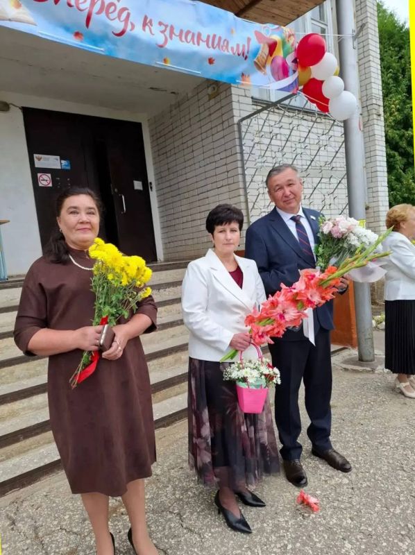 Знания – фундамент будущего: заместители Председателя Госсобрания поздравили школьников и студентов с Днем знаний Знания – фундамент будущего: заместители Председателя Госсобрания поздравили школьников и студентов с Днем знаний