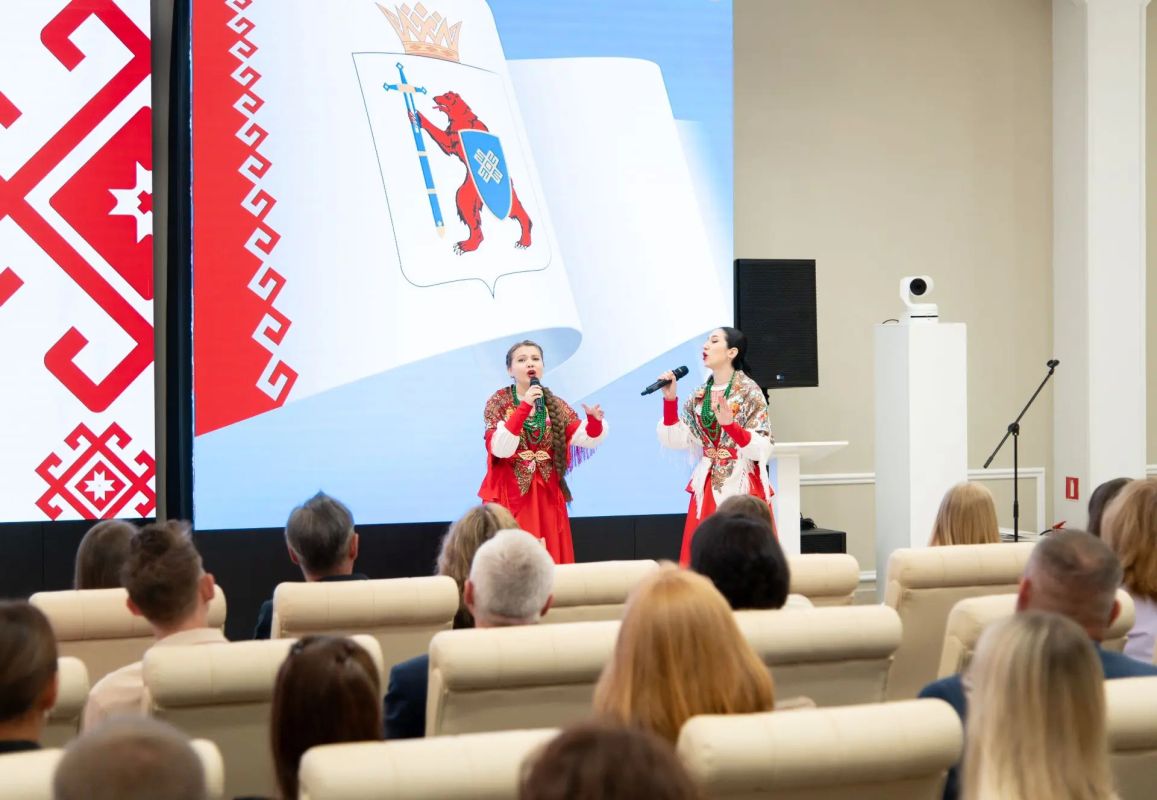В Доме дружбы народов 31 августа прошла торжественная церемония подписания трудовых договоров с победителями программы «Земский работник культуры» В Доме дружбы народов 31 августа прошла торжественная церемония подписания трудовых договоров с победителями программы «Земский работник культуры»