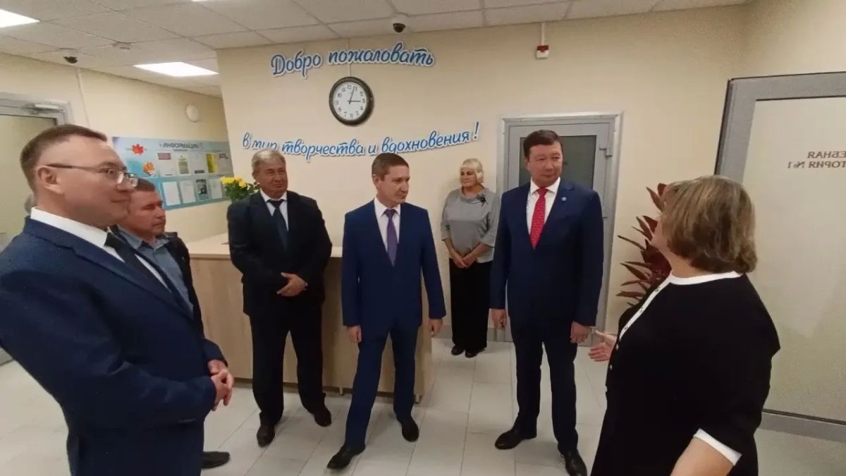 В микрорайоне Берёзово Йошкар-Олы 1 сентября открылся второй корпус Детской школы искусств №6. Тридцать лет школа ютилась в приспособленных помещениях средней школы №19, а теперь получила собственное пространство площадью... В микрорайоне Берёзово Йошкар-Олы 1 сентября открылся второй корпус Детской школы искусств №6. Тридцать лет школа ютилась в приспособленных помещениях средней школы №19, а теперь получила собственное пространство площадью...