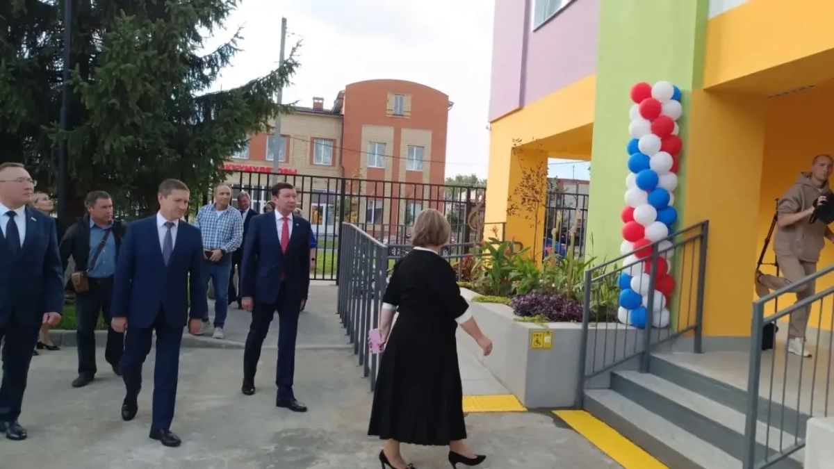 В микрорайоне Берёзово Йошкар-Олы 1 сентября открылся второй корпус Детской школы искусств №6. Тридцать лет школа ютилась в приспособленных помещениях средней школы №19, а теперь получила собственное пространство площадью... В микрорайоне Берёзово Йошкар-Олы 1 сентября открылся второй корпус Детской школы искусств №6. Тридцать лет школа ютилась в приспособленных помещениях средней школы №19, а теперь получила собственное пространство площадью...