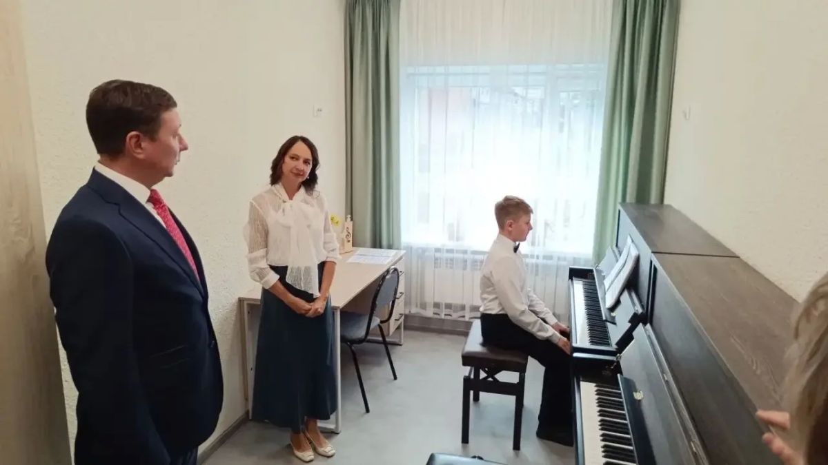 В микрорайоне Берёзово Йошкар-Олы 1 сентября открылся второй корпус Детской школы искусств №6. Тридцать лет школа ютилась в приспособленных помещениях средней школы №19, а теперь получила собственное пространство площадью... В микрорайоне Берёзово Йошкар-Олы 1 сентября открылся второй корпус Детской школы искусств №6. Тридцать лет школа ютилась в приспособленных помещениях средней школы №19, а теперь получила собственное пространство площадью...