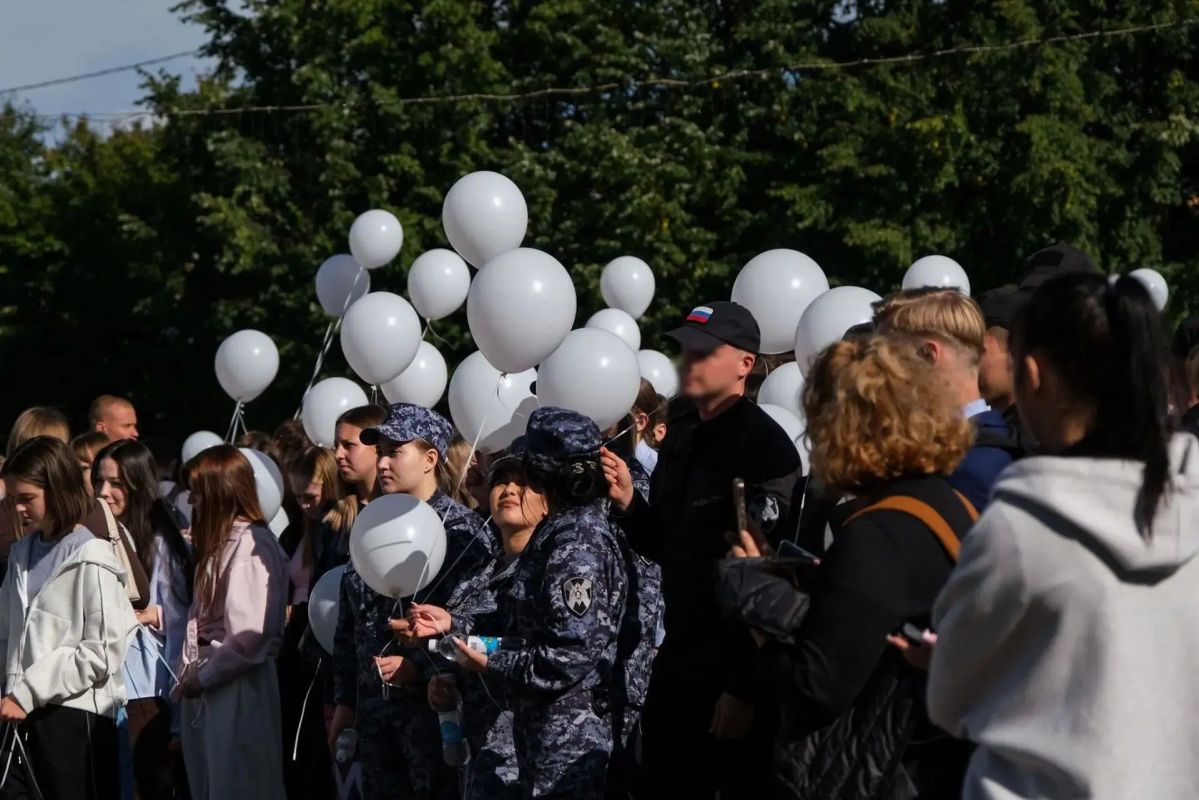 В Приволжье росгвардейцы почтили память жертв терактов в День солидарности в борьбе с терроризмом В Приволжье росгвардейцы почтили память жертв терактов в День солидарности в борьбе с терроризмом