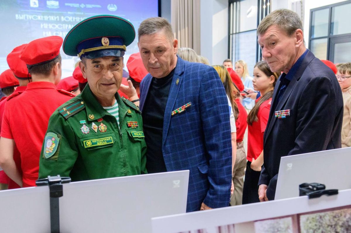 Глава Марий Эл открыл выставку о военных переводчиках в Йошкар-Оле Глава Марий Эл открыл выставку о военных переводчиках в Йошкар-Оле