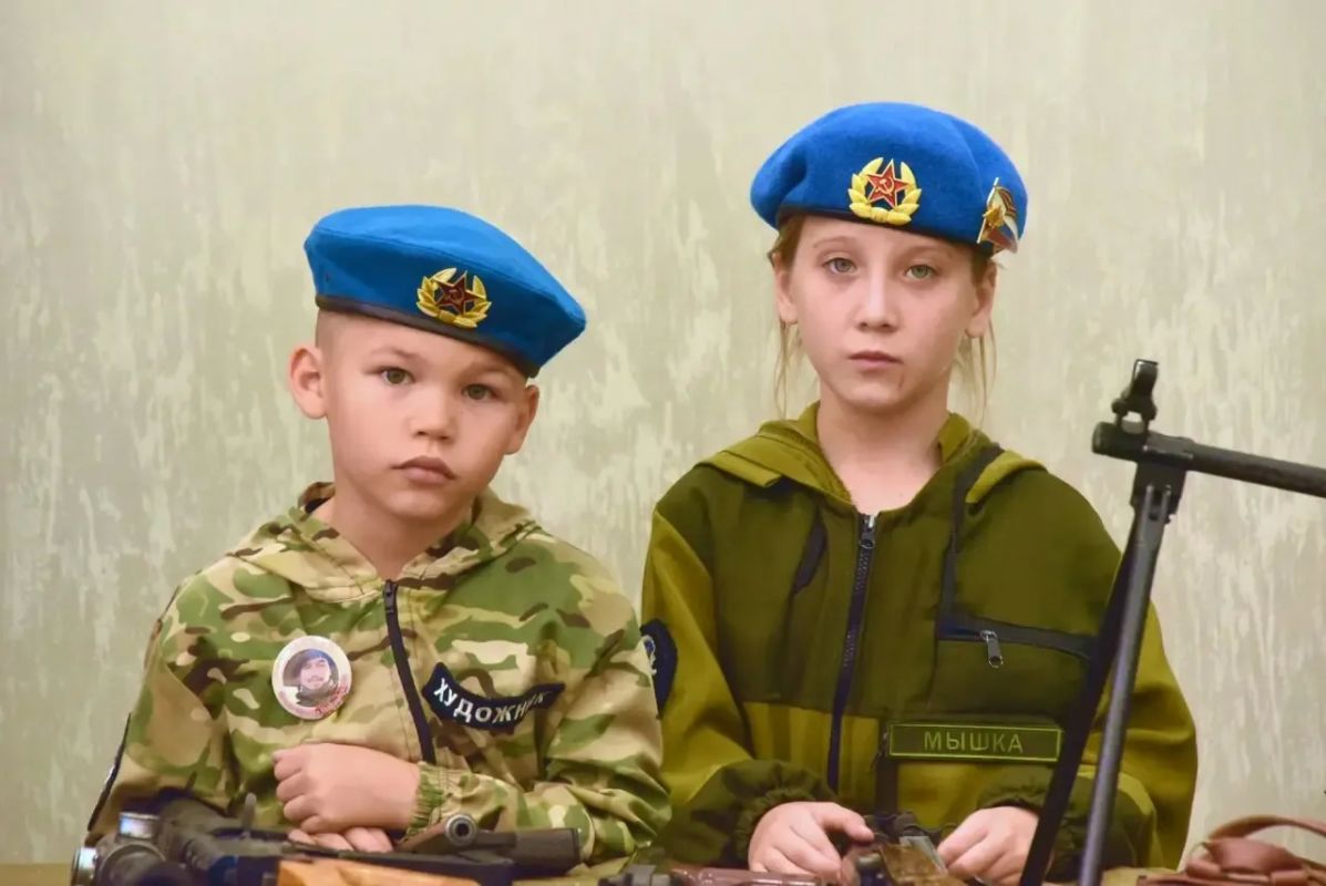 Активисты «Бессмертного полка» удостоены наград Государственного Собрания Республики Марий Эл Активисты «Бессмертного полка» удостоены наград Государственного Собрания Республики Марий Эл