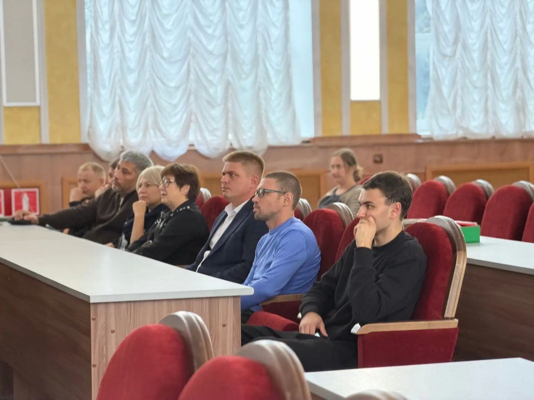 В малом зале администрации города Йошкар-Олы состоялось рабочее совещание с участием руководителей управляющих компаний, председателей ТСЖ и ресурсоснабжающих организаций В малом зале администрации города Йошкар-Олы состоялось рабочее совещание с участием руководителей управляющих компаний, председателей ТСЖ и ресурсоснабжающих организаций