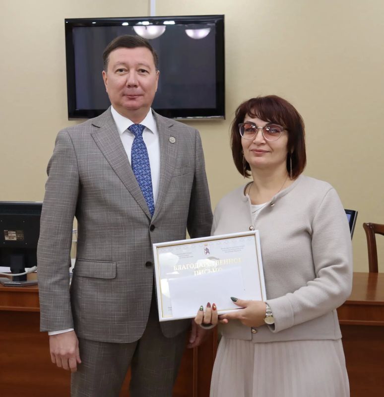 Заместитель Председателя Правительства Республики Марий Эл - министр культуры, печати и по делам национальностей Республики Марий Эл Константин Иванов и министр образования и науки региона Лариса Ревуцкая провели рабочее... Заместитель Председателя Правительства Республики Марий Эл - министр культуры, печати и по делам национальностей Республики Марий Эл Константин Иванов и министр образования и науки региона Лариса Ревуцкая провели рабочее...