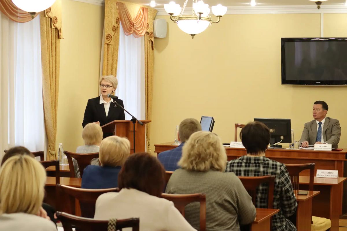 Заместитель Председателя Правительства Республики Марий Эл - министр культуры, печати и по делам национальностей Республики Марий Эл Константин Иванов и министр образования и науки региона Лариса Ревуцкая провели рабочее... Заместитель Председателя Правительства Республики Марий Эл - министр культуры, печати и по делам национальностей Республики Марий Эл Константин Иванов и министр образования и науки региона Лариса Ревуцкая провели рабочее...