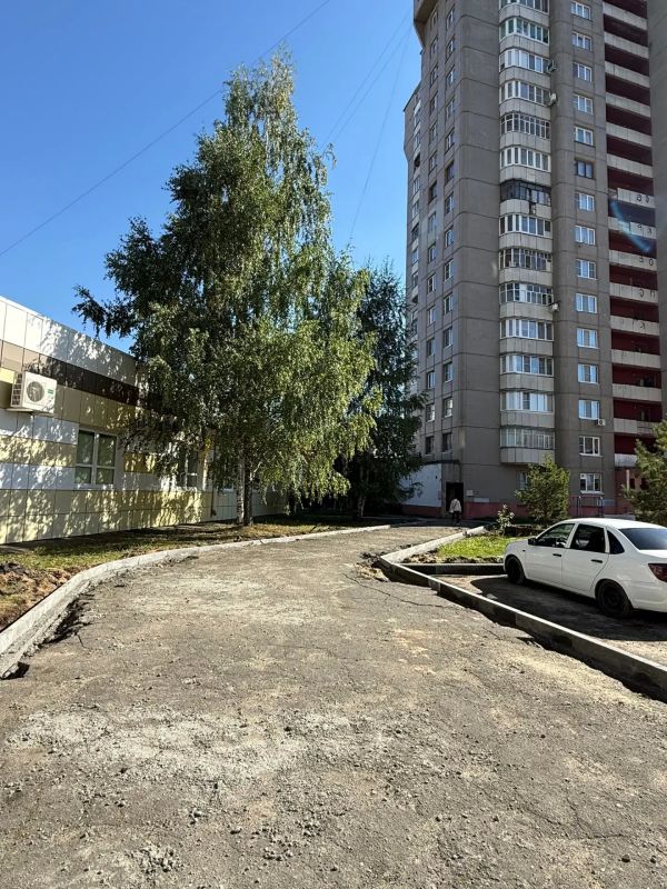 На ул. Воинов-Интернационалистов благоустраивают дворовые проезды и пешеходные дорожки На ул. Воинов-Интернационалистов благоустраивают дворовые проезды и пешеходные дорожки