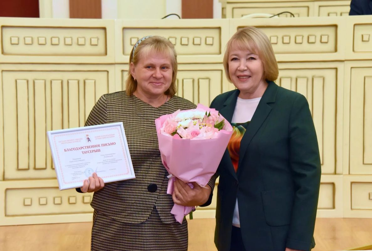 В преддверии профессионального праздника Лариса Яковлева вручила награды работникам лесной отрасли Марий Эл В преддверии профессионального праздника Лариса Яковлева вручила награды работникам лесной отрасли Марий Эл