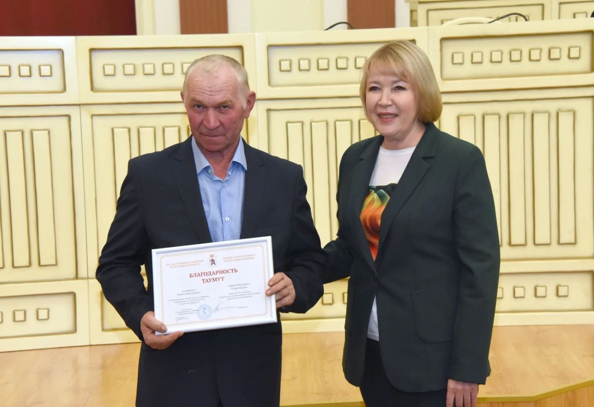 В преддверии профессионального праздника Лариса Яковлева вручила награды работникам лесной отрасли Марий Эл В преддверии профессионального праздника Лариса Яковлева вручила награды работникам лесной отрасли Марий Эл