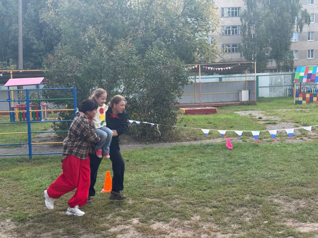 Волжские дошколята и их родители соревновались в эстафете «Знай и соблюдай ПДД!” Волжские дошколята и их родители соревновались в эстафете «Знай и соблюдай ПДД!”