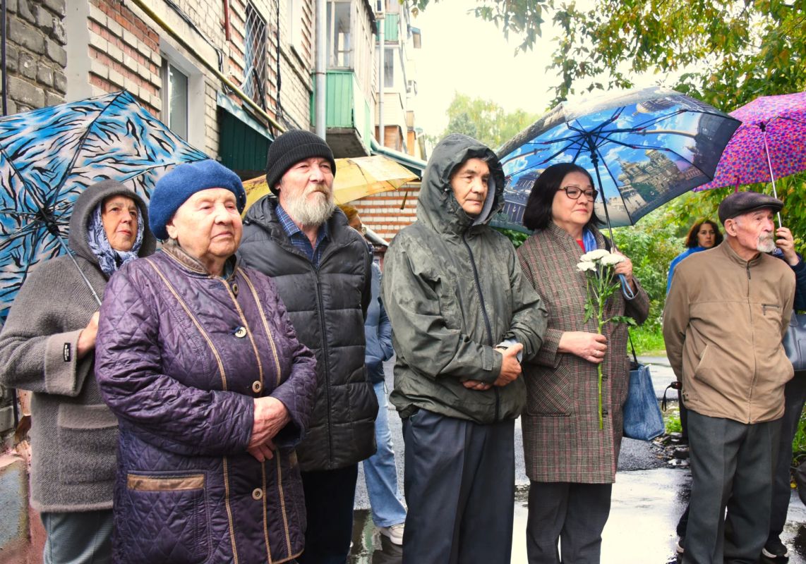 В Йошкар-Оле открыли мемориальную доску художнику Зосиму Лаврентьеву В Йошкар-Оле открыли мемориальную доску художнику Зосиму Лаврентьеву