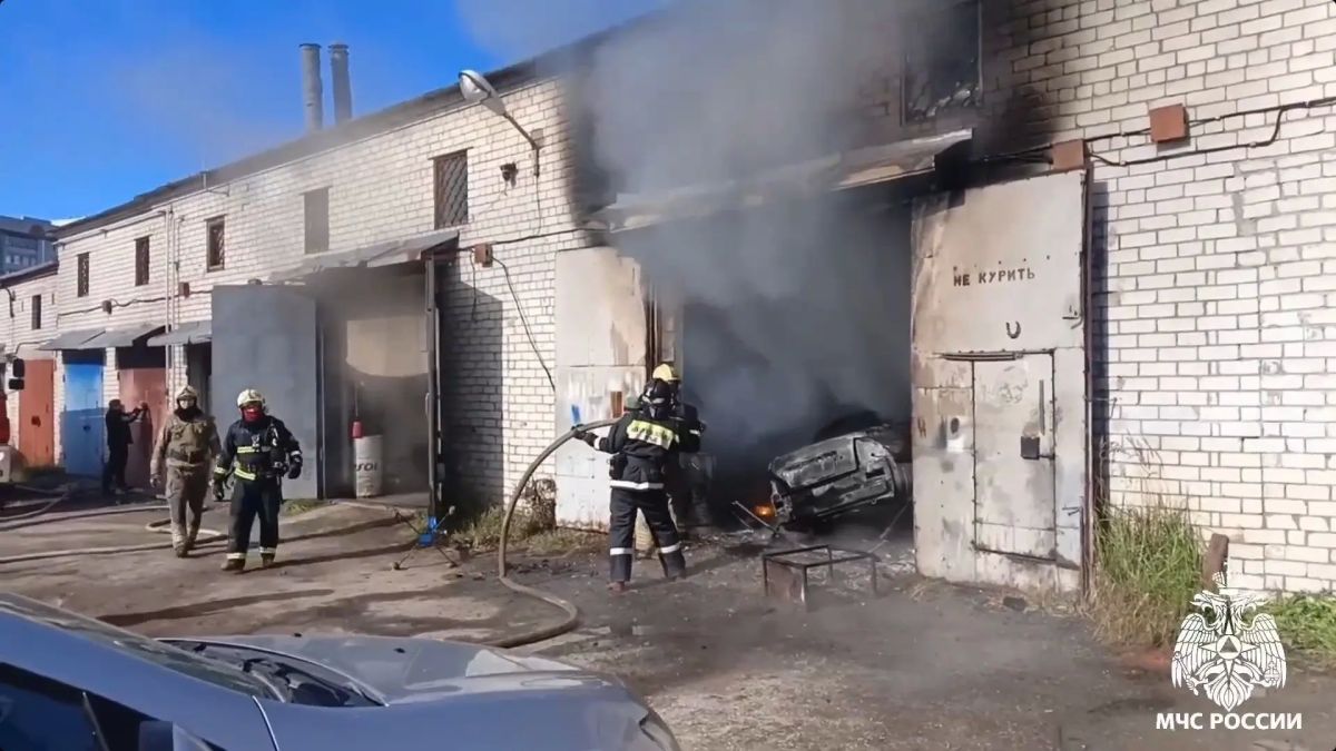 Пожарные спасли гаражный кооператив Йошкар-Олы от огня