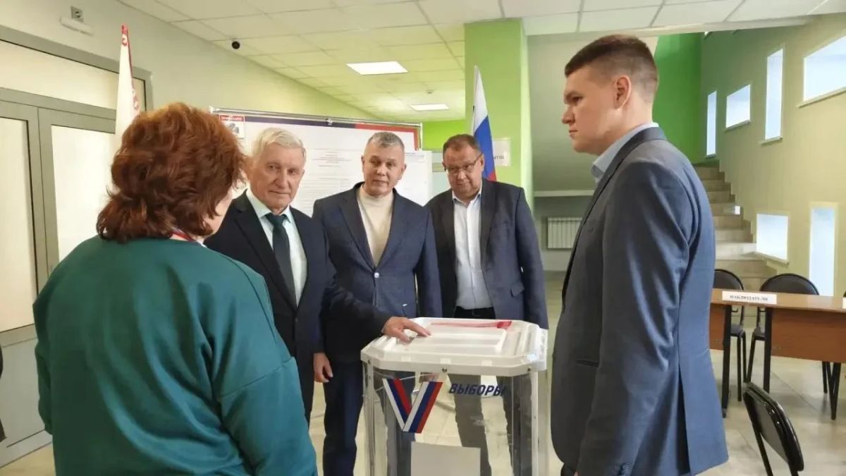 Уполномоченный по правам человека в Марий Эл Фанис Мухаметгалиев вчера, 17 сентября, в Медведевском районе проверил готовность помещений избирательных участков к выборам Уполномоченный по правам человека в Марий Эл Фанис Мухаметгалиев вчера, 17 сентября, в Медведевском районе проверил готовность помещений избирательных участков к выборам