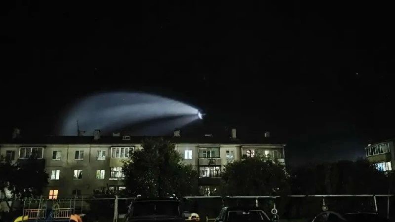 Вечером 17 сентября жители Марий Эл, Татарстана и Чувашии наблюдали «космическую медузу» — след от запуска ракеты