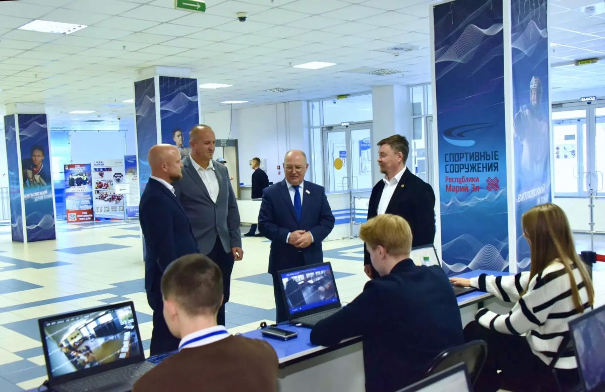 Председатель Госсобрания Михаил Васютин ознакомился с работой Центра общественного наблюдения Председатель Госсобрания Михаил Васютин ознакомился с работой Центра общественного наблюдения