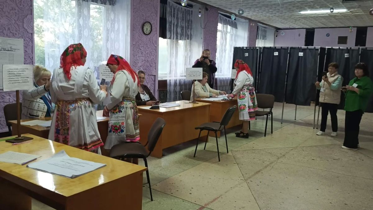 На голосование в Марий Эл приходят с гармонями и целыми ансамблями